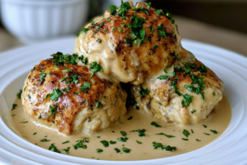 Easy Crockpot Chicken and Creamy Gravy Recipe 1